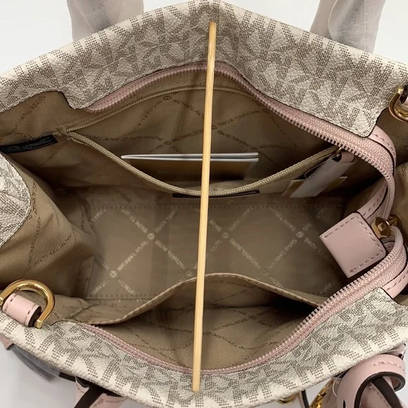 MICHAEL KORS MIRELLA SMALL
SHOPPER TOP ZIP XBODY POWDER
BLUSH MULTI SIGNATURE - Picture 12 of 15